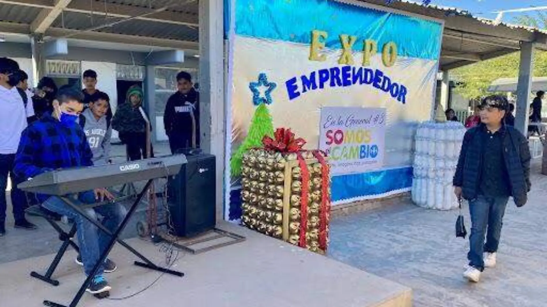 Estudiantes de la Secundaria General número Tres, formaron parte de la Expo Emprendedora navidad Sustentable